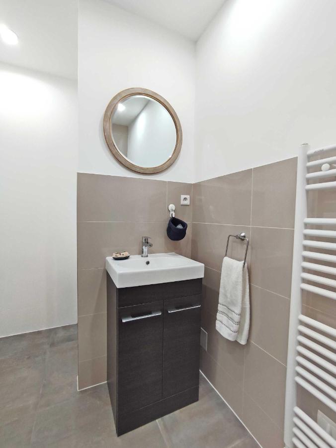 Studio - Pied A Terre Солию Екстериор снимка